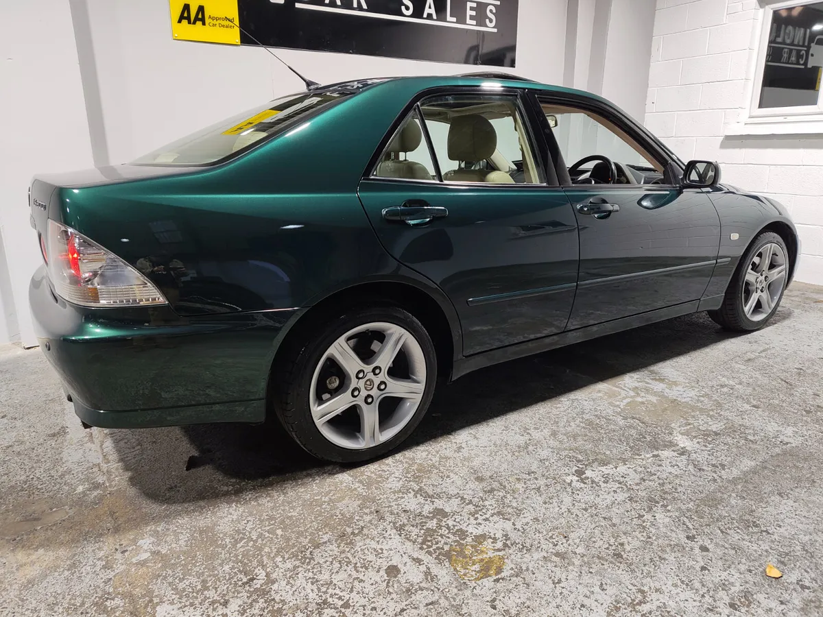 LEXUS IS200 SE RACING GREEN - Image 2