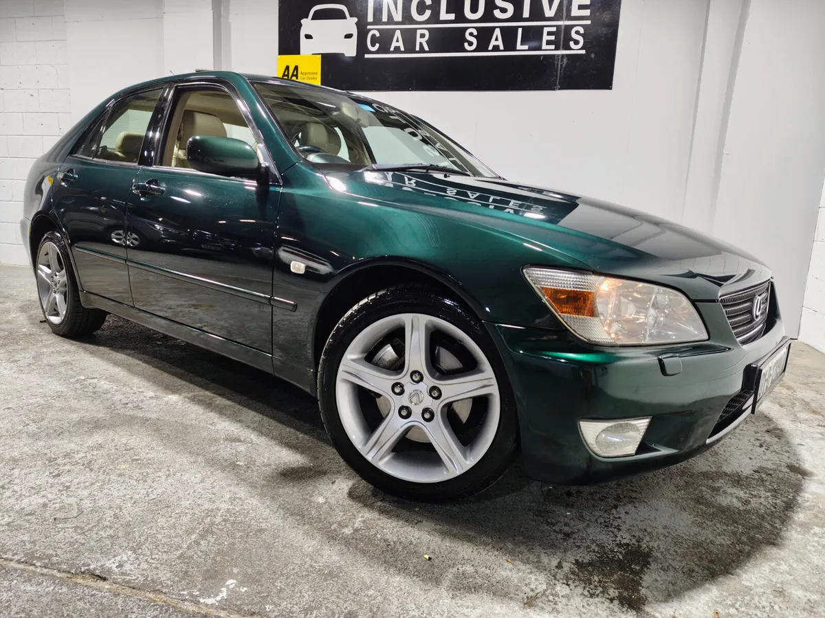 LEXUS IS200 SE RACING GREEN - Image 1