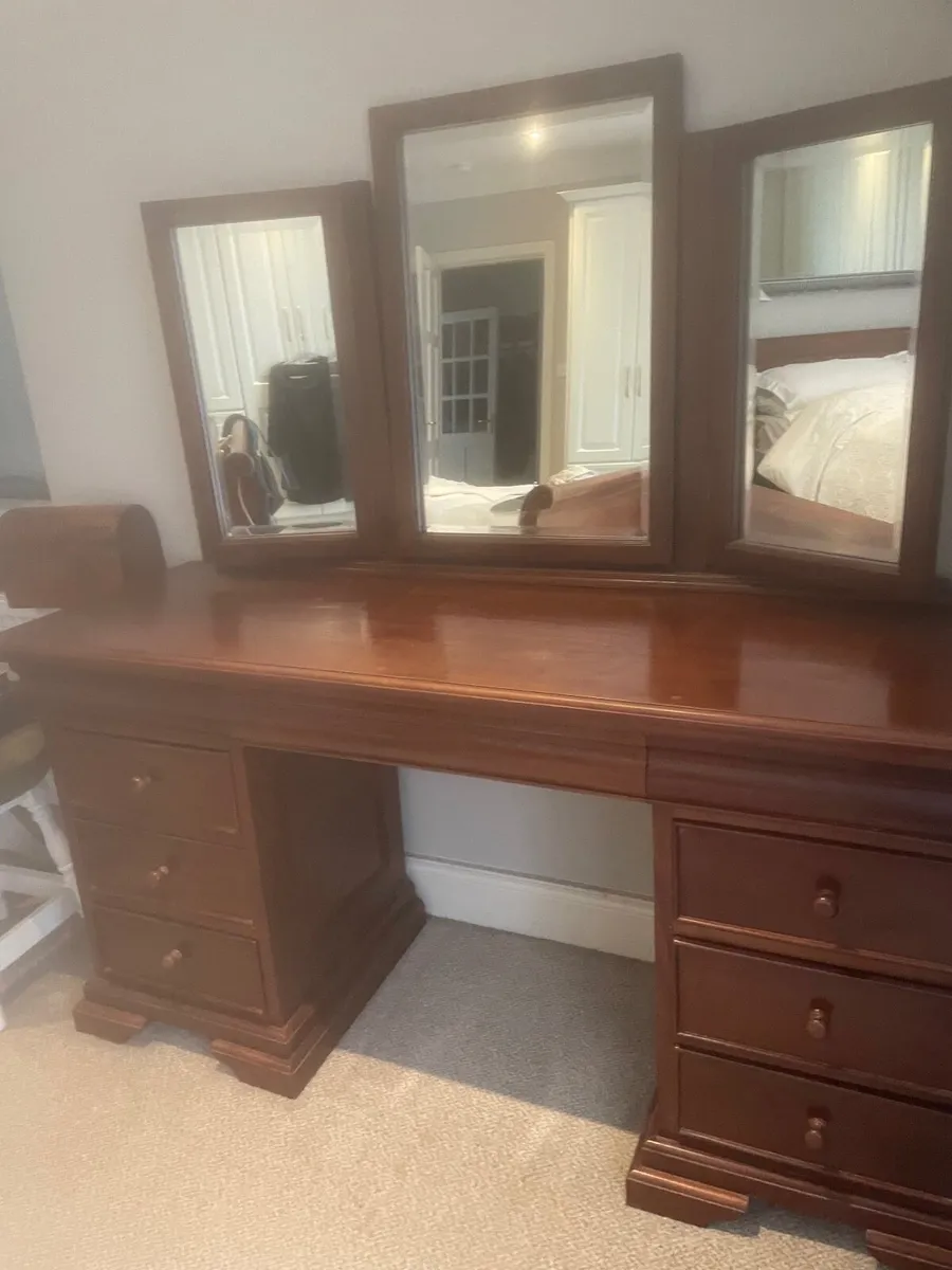 Dressing table - Image 1