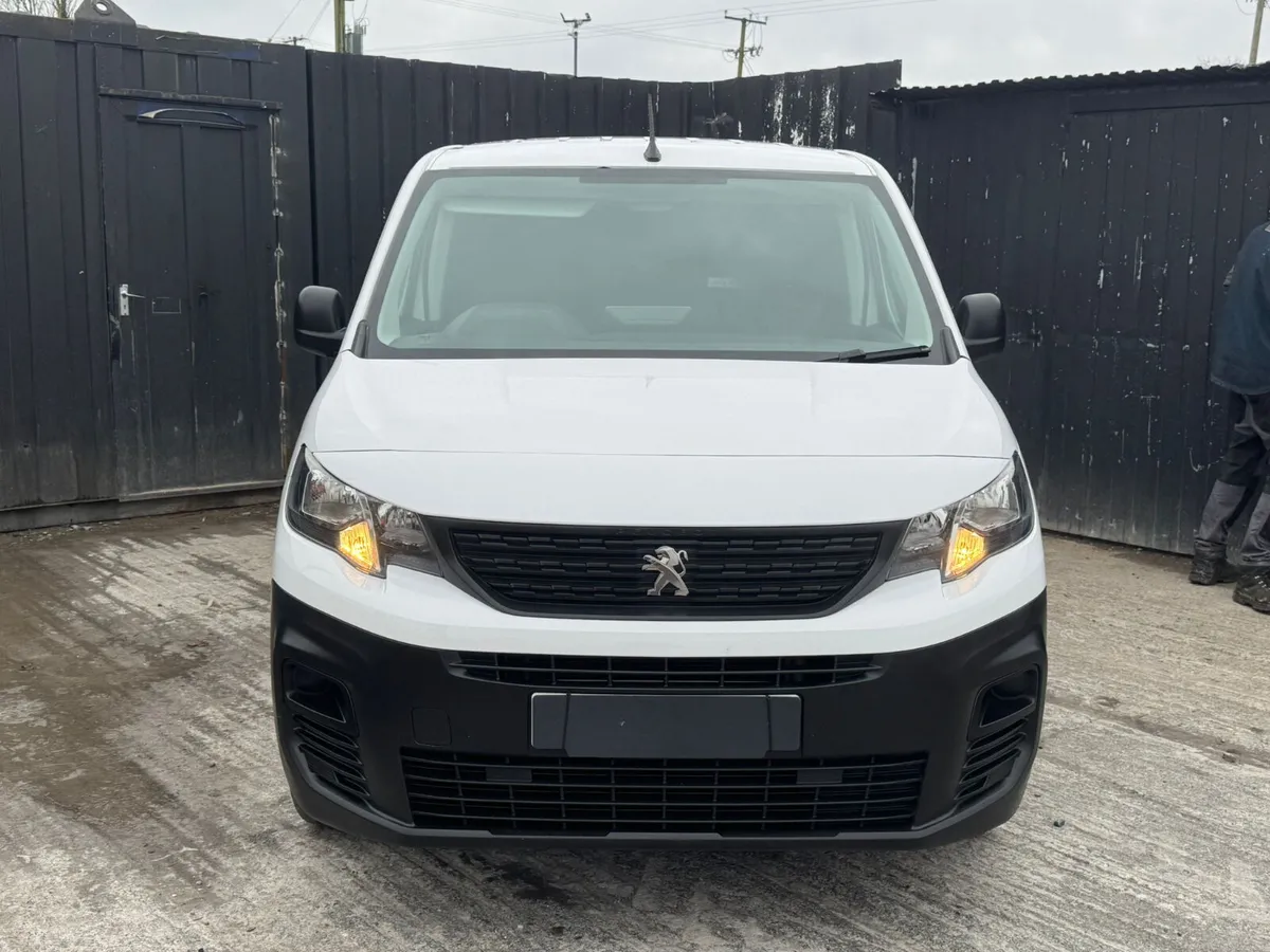 2023 Peugeot Partner - Image 2