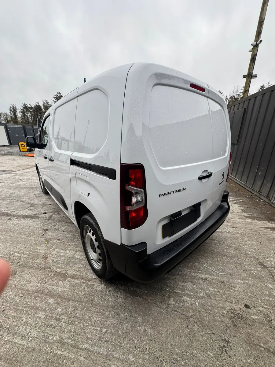 2023 Peugeot Partner - Image 4