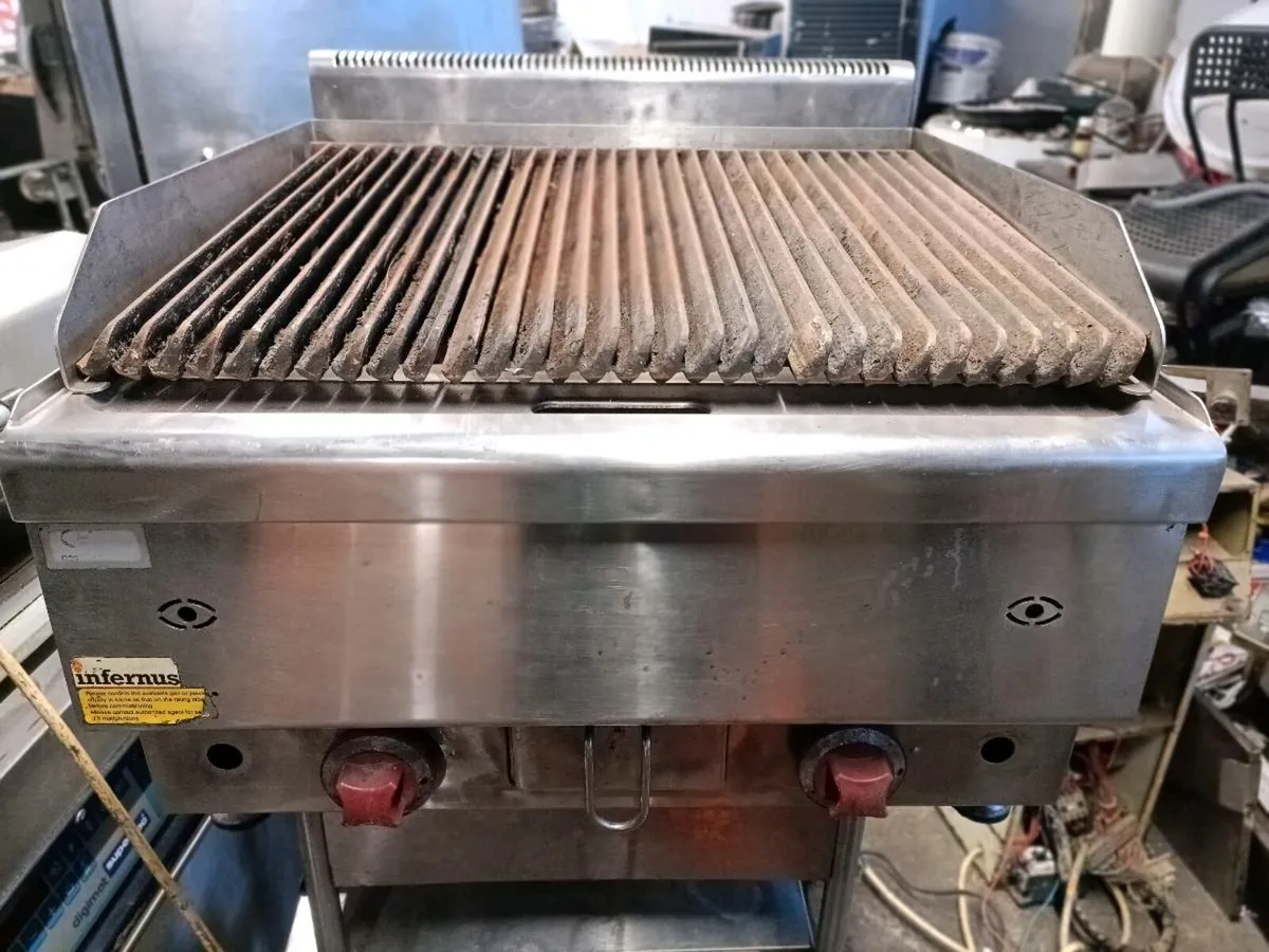 Chargrill and stake unit grill & salamander - Image 1