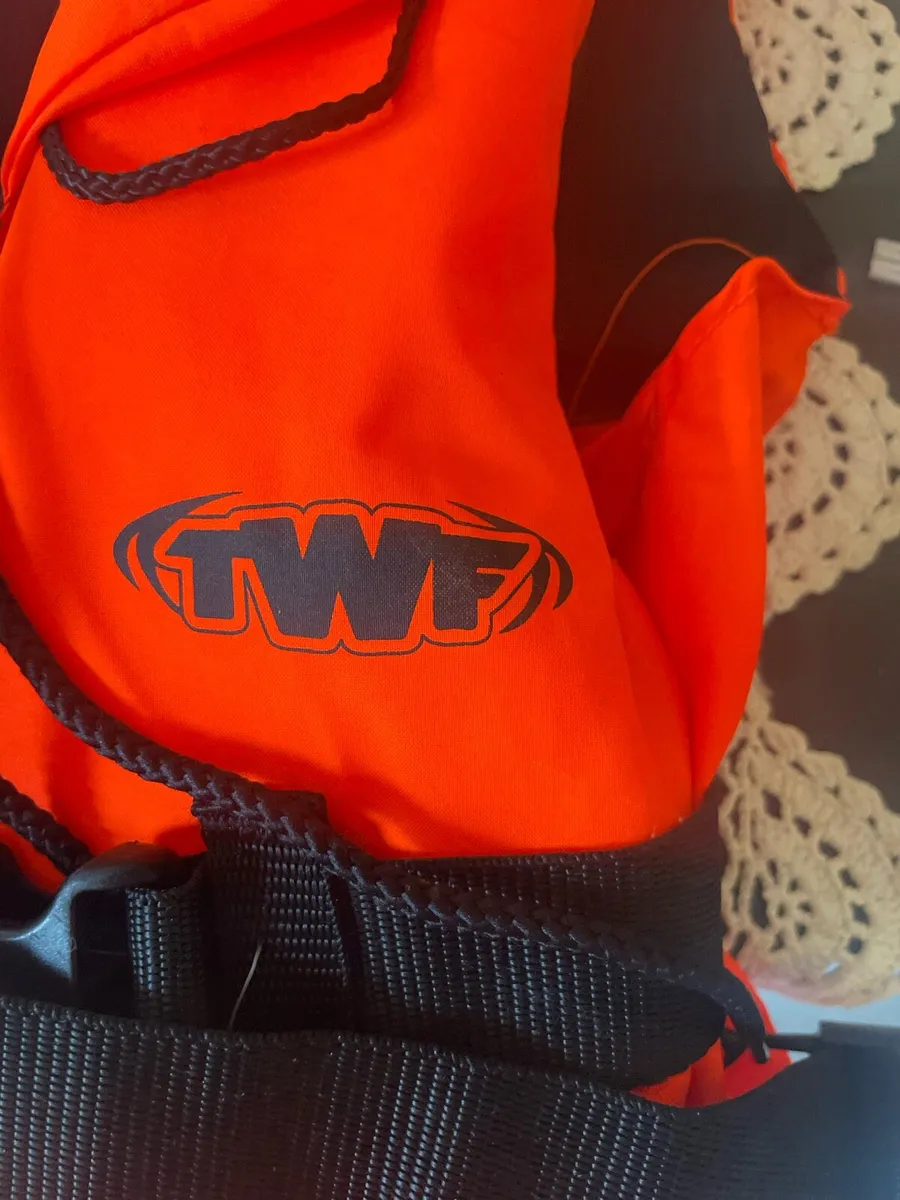 Life jacket - Image 1