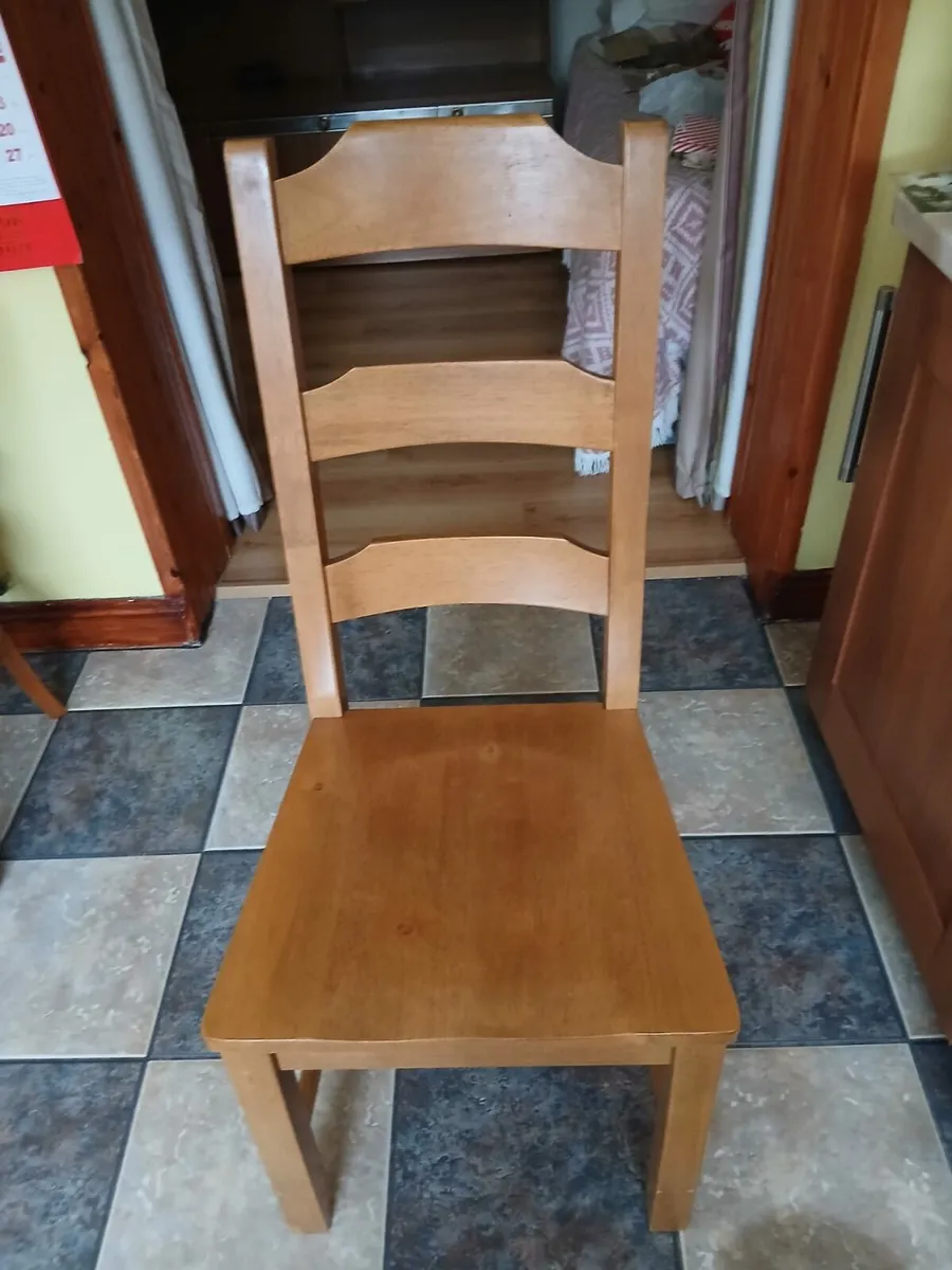 Solid Oak table and six chairs - Image 2