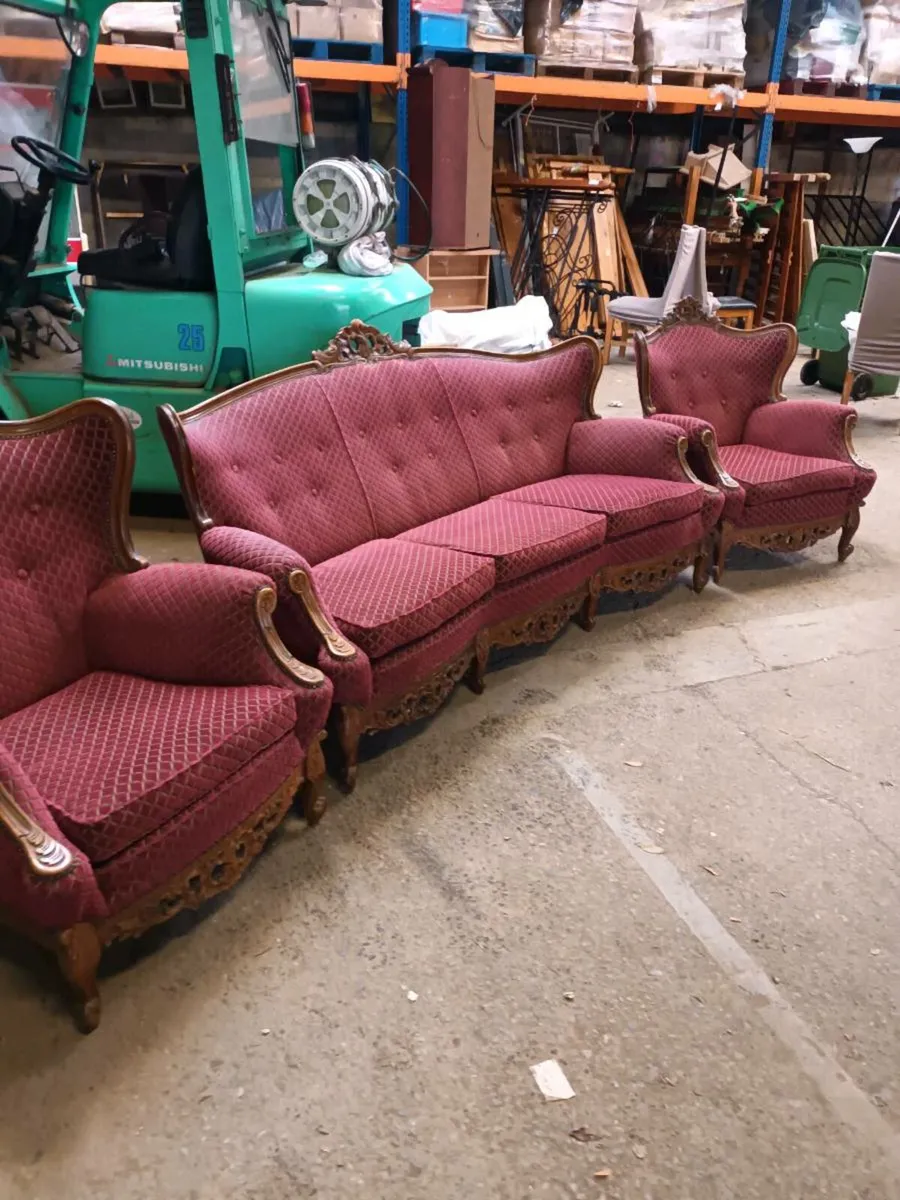 Vintage Oak Suite - Image 1