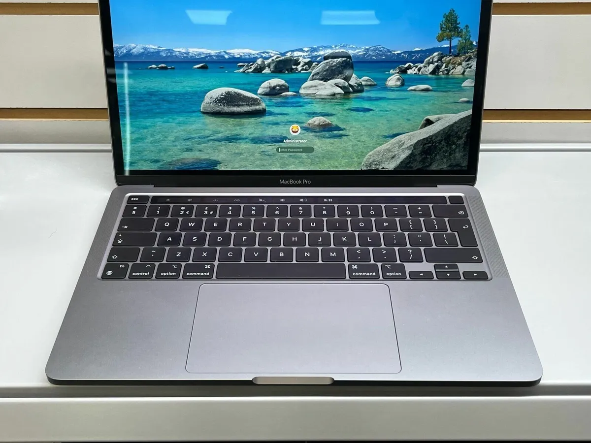 MacBook Pro M2 - Image 3