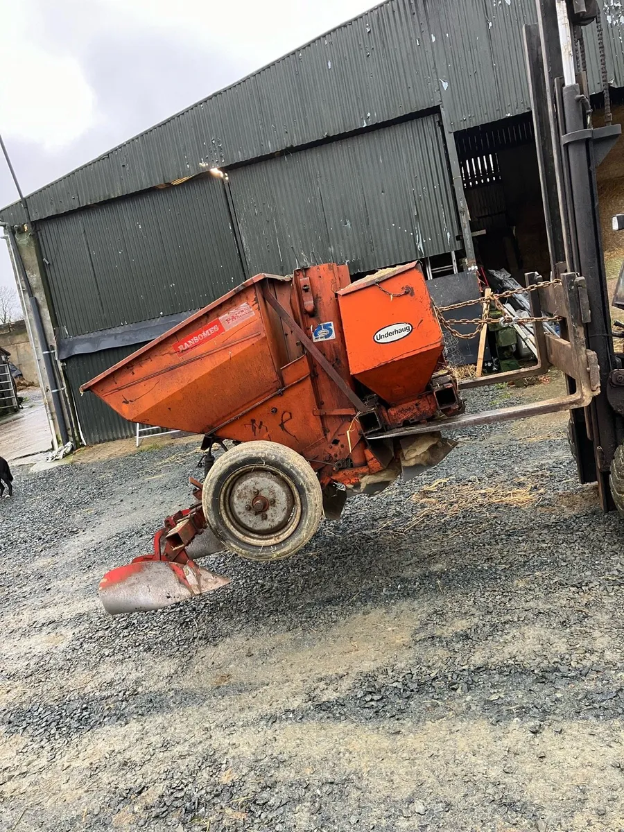 Johnston potato planter - Image 1