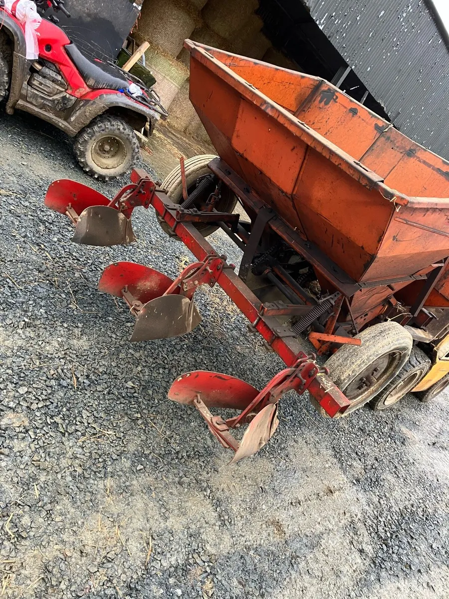 Johnston potato planter - Image 2