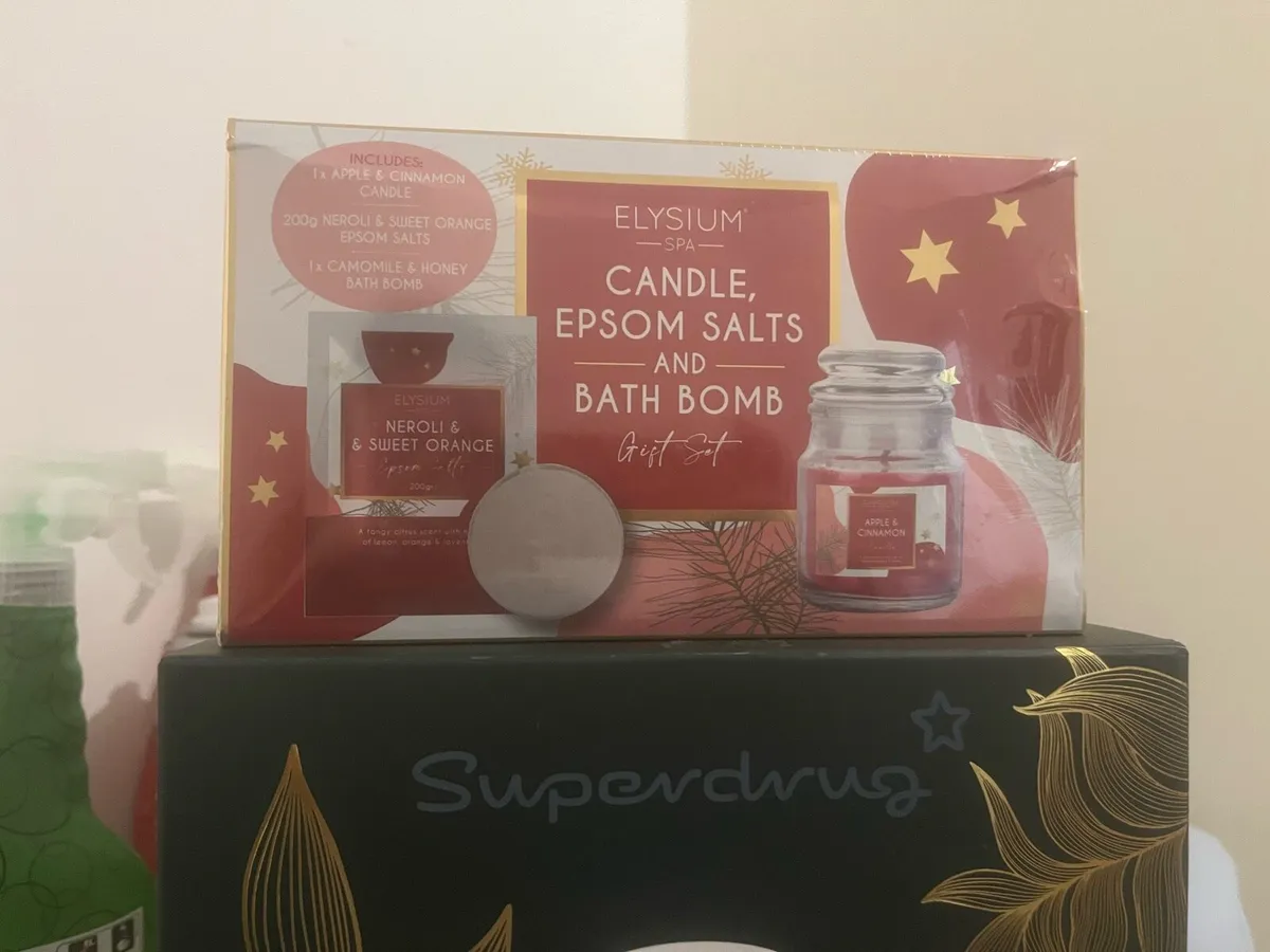 Bath bomb &  perfume - Image 1