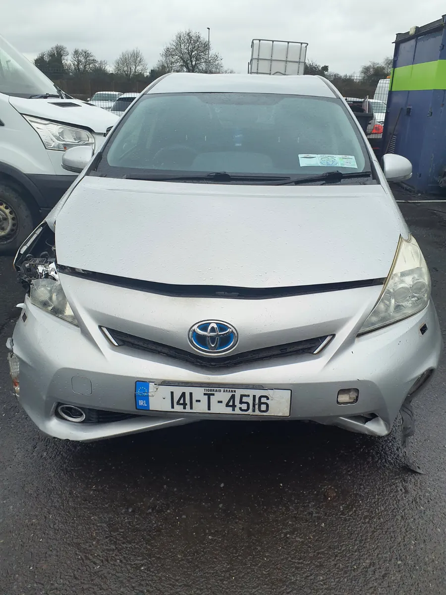 Toyota prius 2014 Starts and drives - Image 1