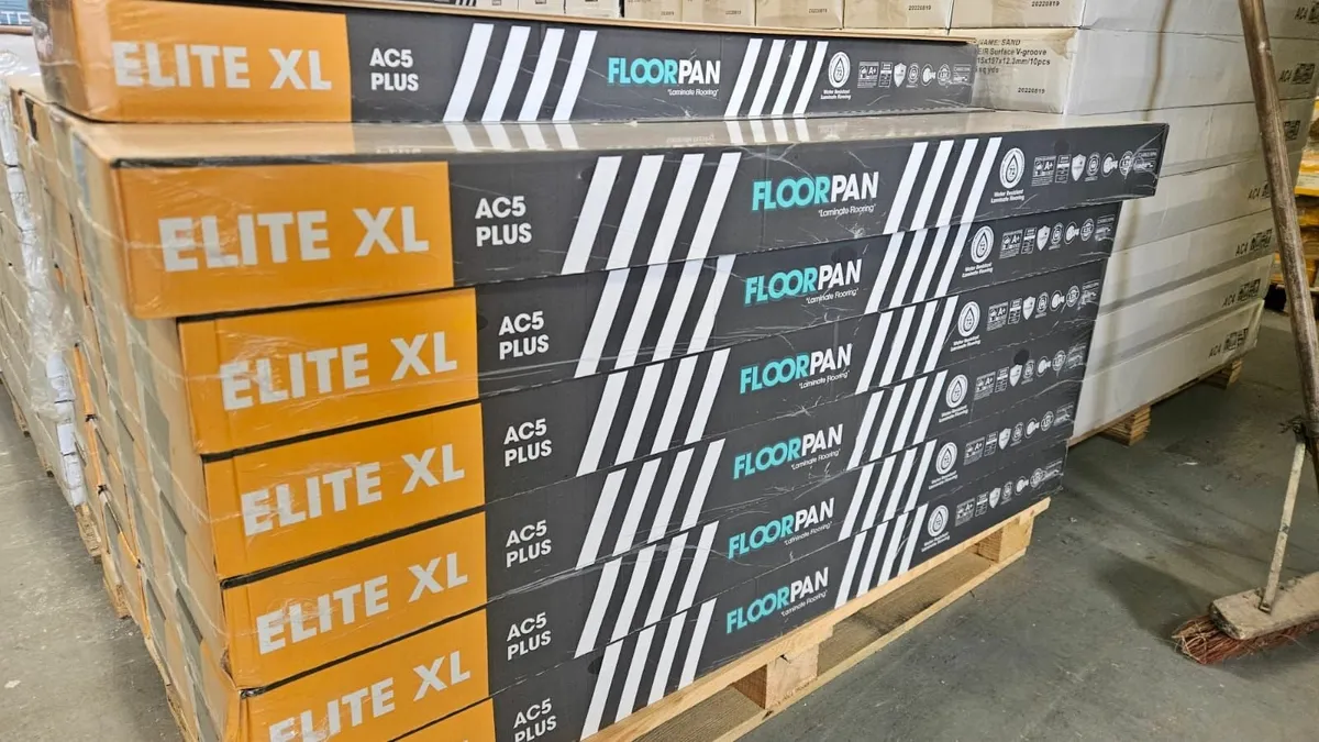 12mm laminated click flooring - warehouse - Image 1