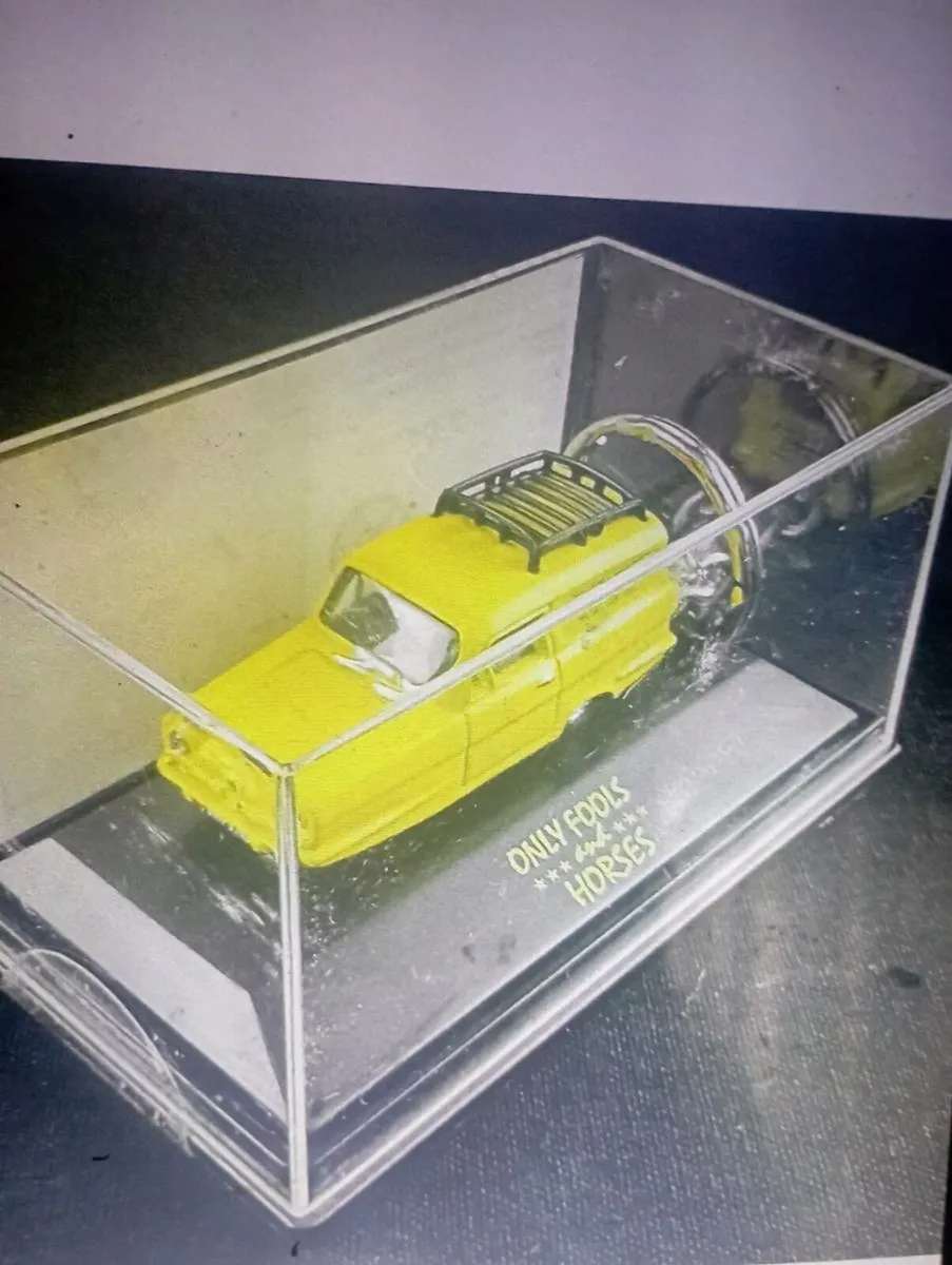 DEL-BOYS RELIANT REGAL SUPERVAN-KEYRING - Image 4