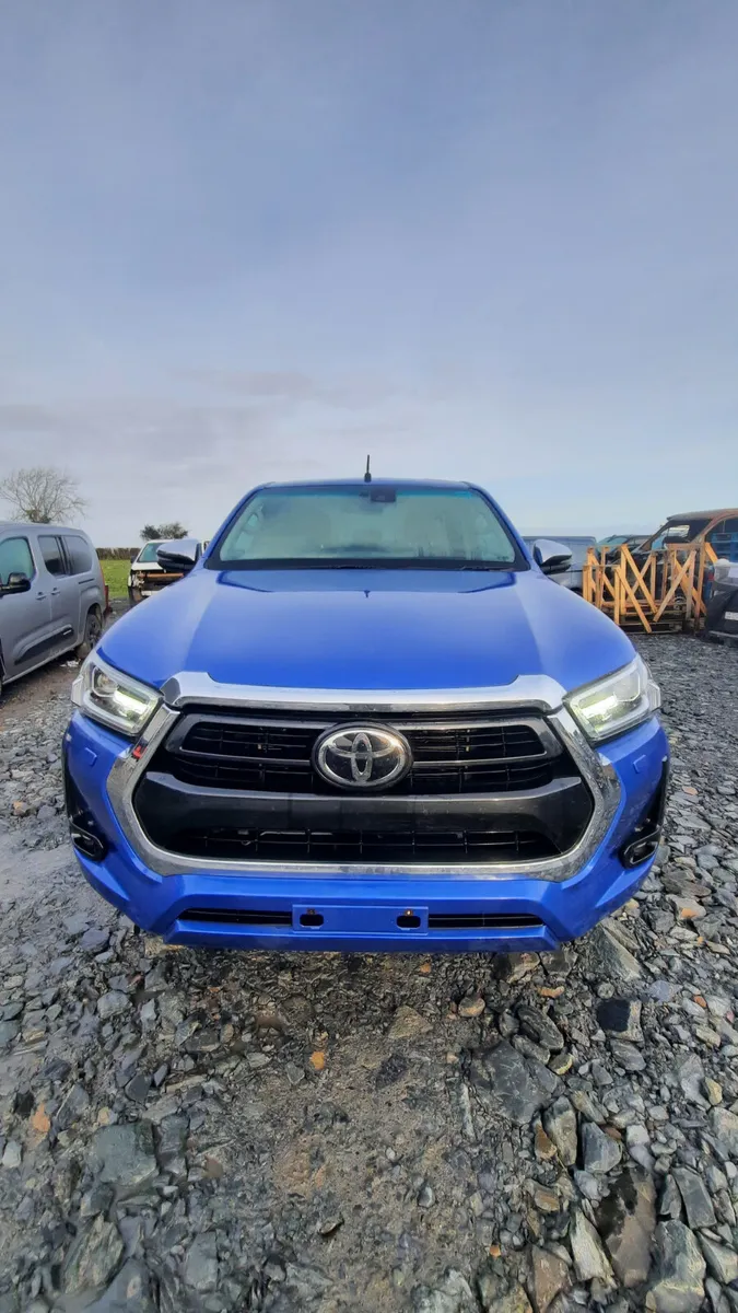 2022 Toyota Hilux Invincible For Dismantling - Image 2