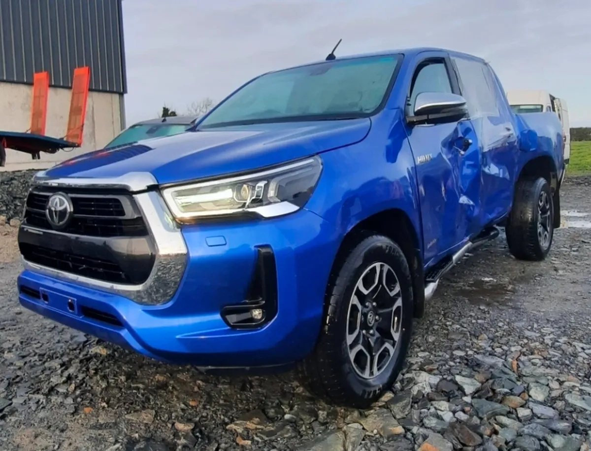 2022 Toyota Hilux Invincible For Dismantling - Image 3