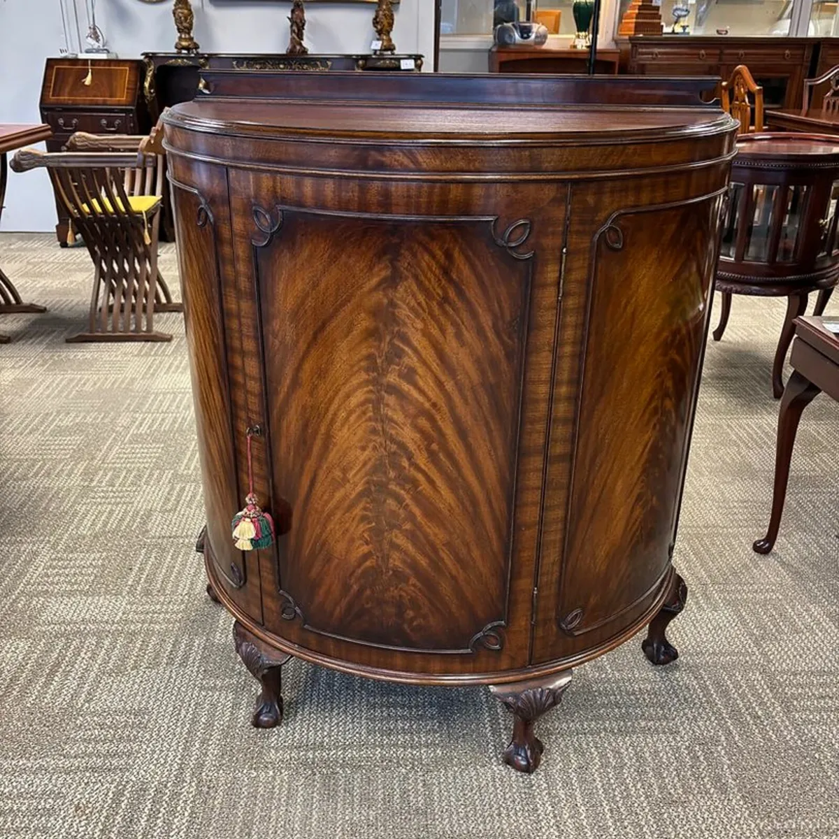 Georgian mahogany demi lune sideboard/cabinet