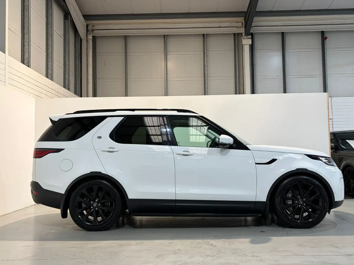 2022 Land Rover Discovery 5 SE Commercial 2 Seater - Image 3