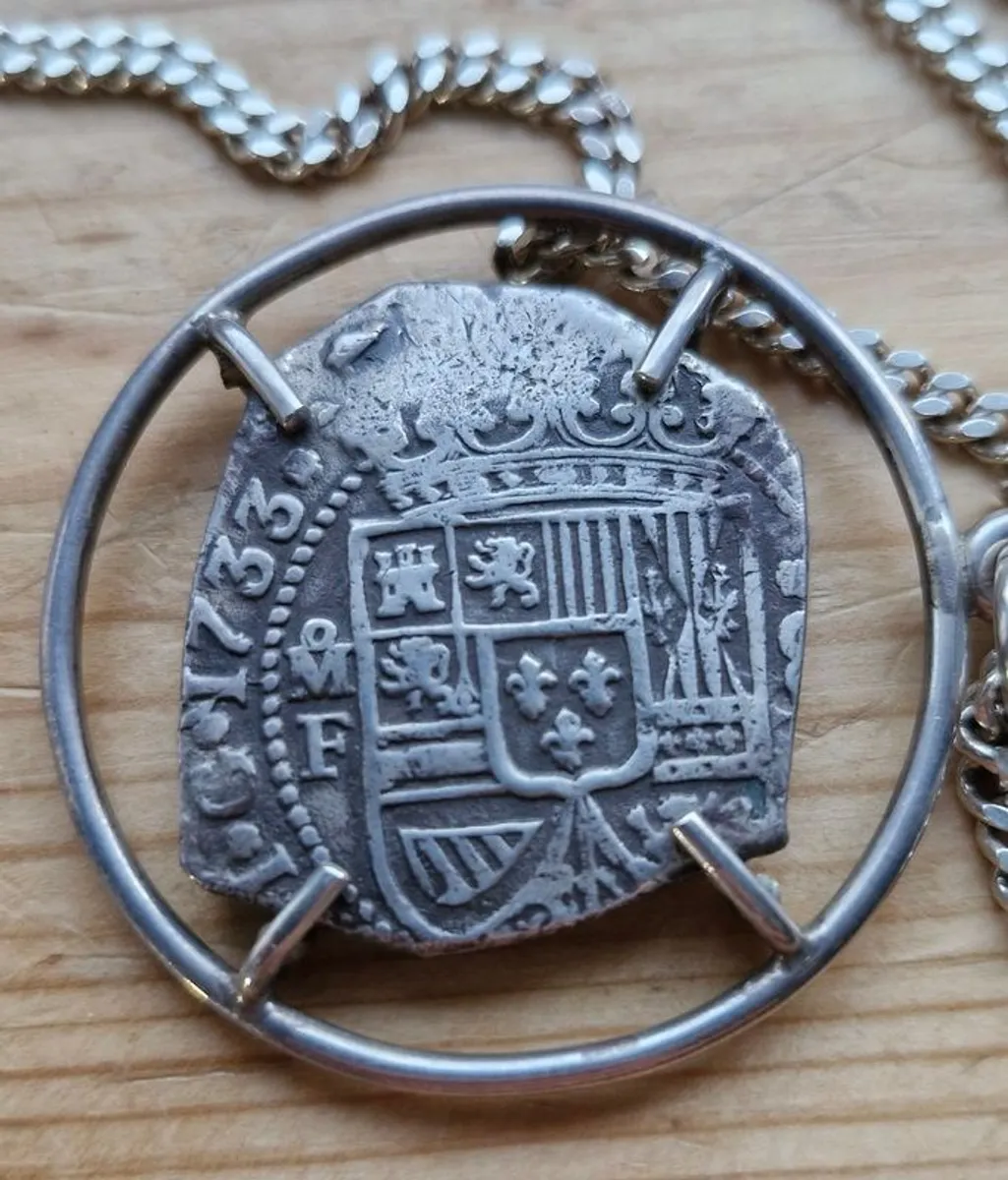 1733 Spanish Mexico 8 Reales Genuine Colonial Pirate Treasure Cob 8R Coin set in pendant with old 925 stamped chain - Image 1