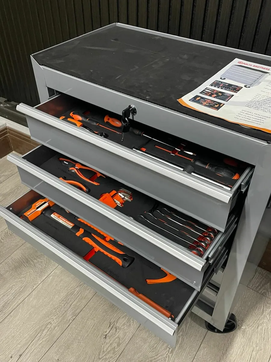 5 Drawer Tool Box 3 drawers fully equipped - Image 1