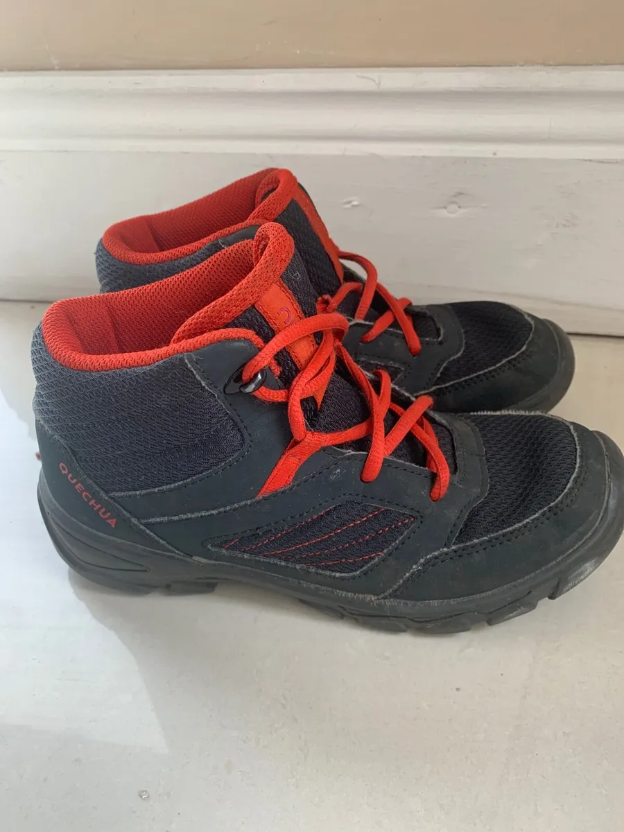 Children’s hiking boots size 2.5 - Image 1