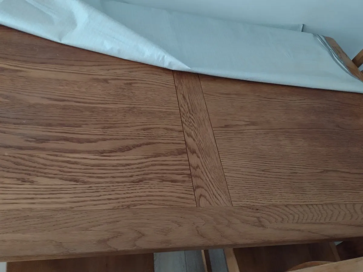 Beautiful solid Oak EZliving dining table - Image 2
