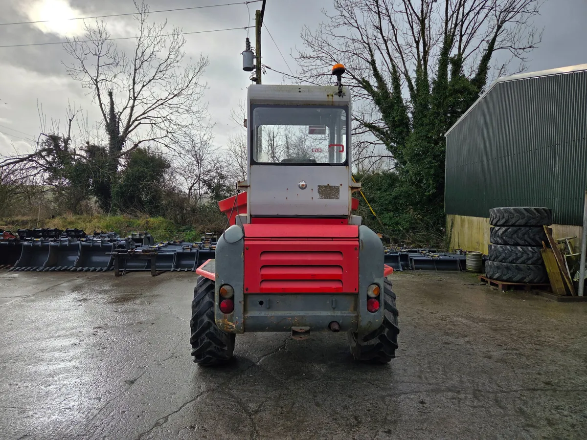 NEUSON 6  TON SWIVEL   FACTORY CAB - Image 3