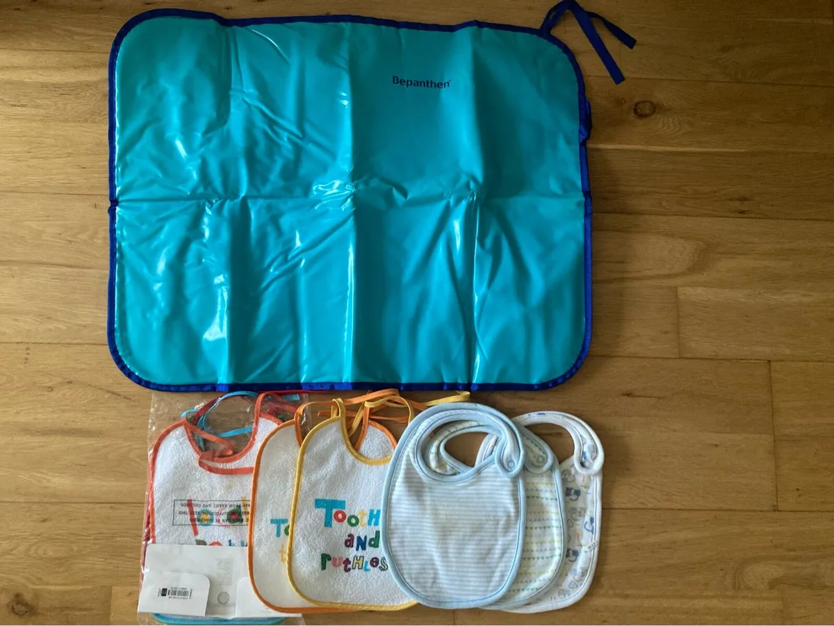 Changing mat / bibs - Image 1