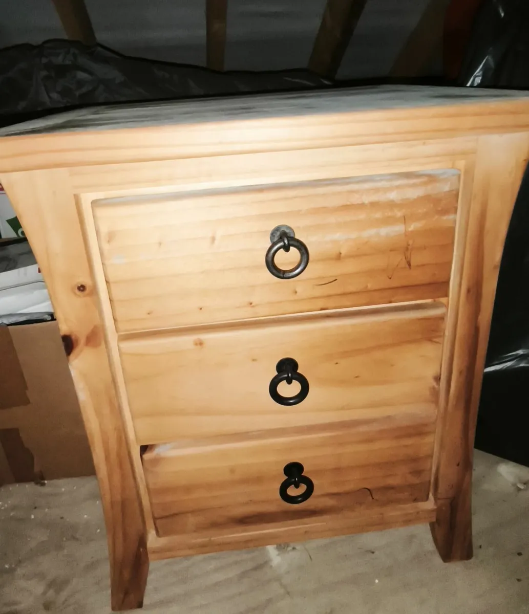 Solid wood Wardrobe, double bed and 2 lockers - Image 2