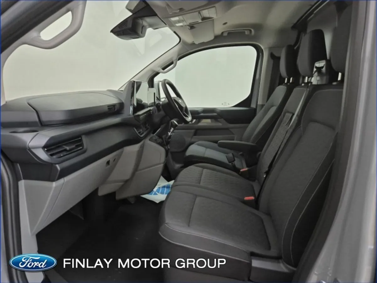 Ford Transit Custom 150PS Limited LWB FWD Manual - Image 4