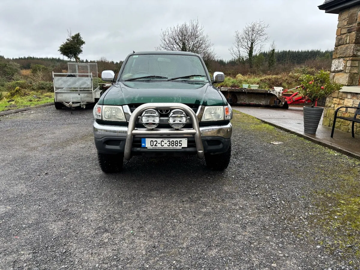 02 Toyota Hilux SR5 - Image 4