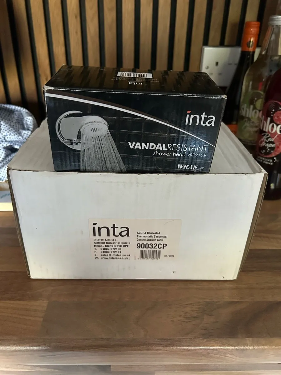 Concealed shower valve and spray head. - Image 1