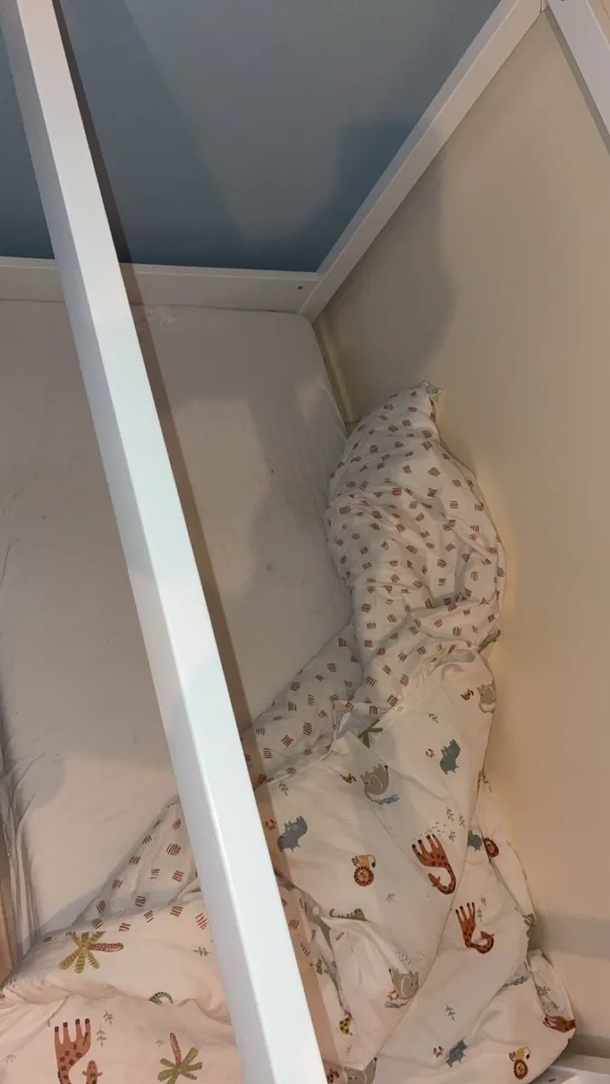 Toddler bed - Image 1