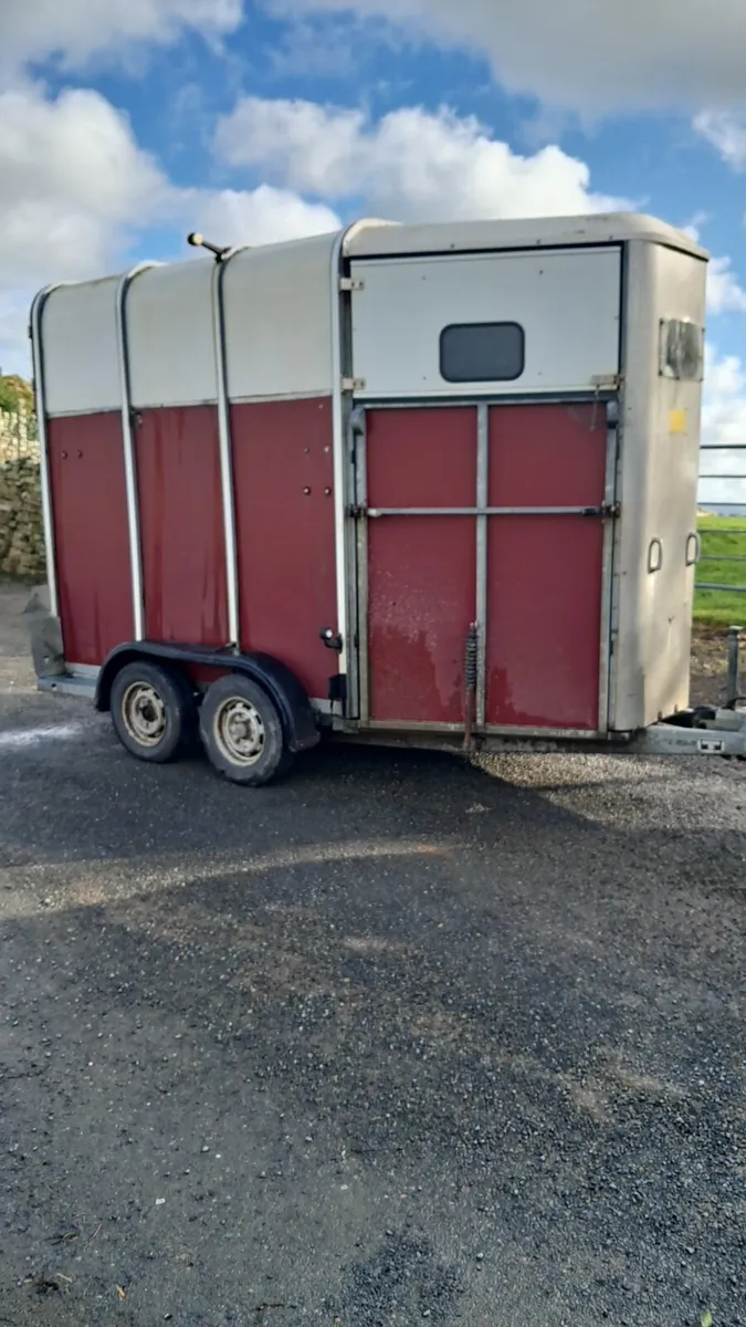 Horse box - Image 1