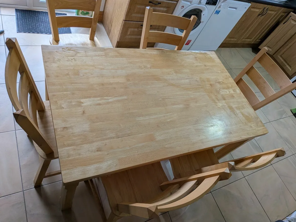 Table and 6 chairs - Image 1