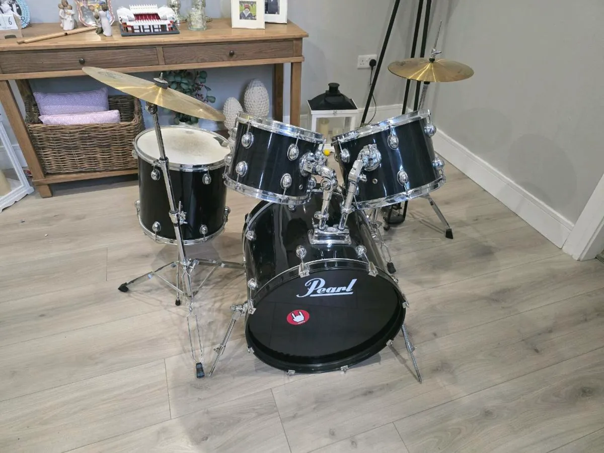Pearl Target 5 piece Drum Kit - Image 1