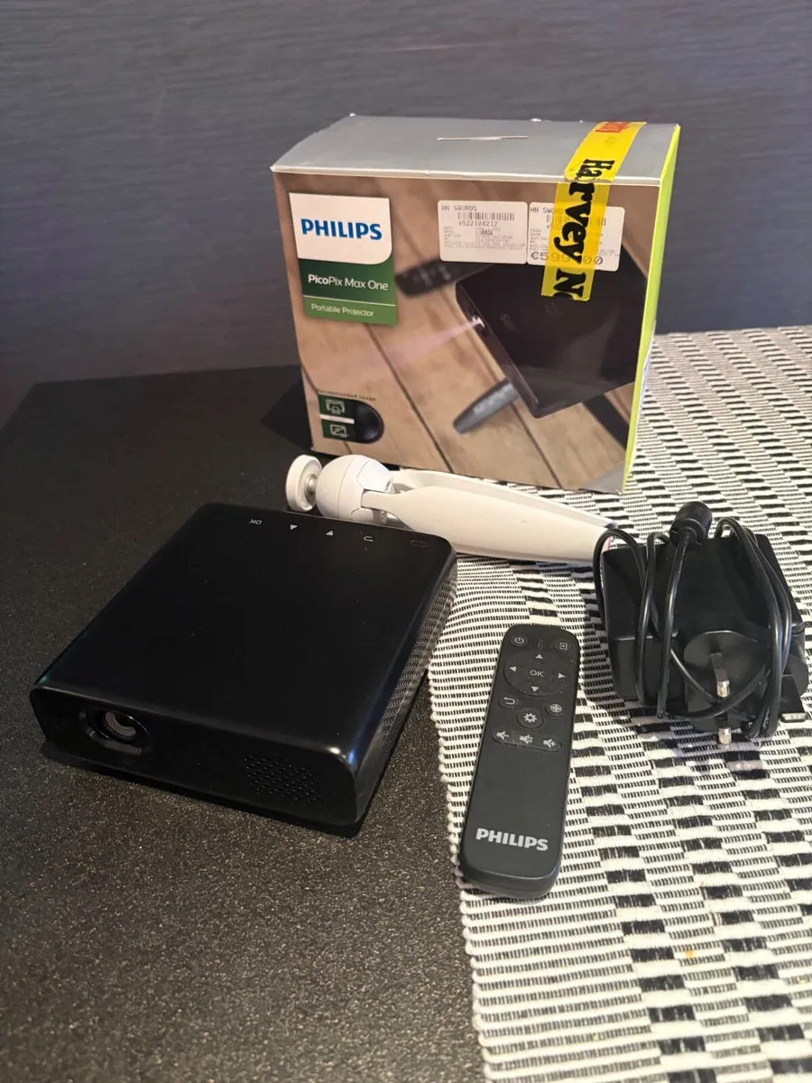 Philips PicoPix Max One DLP Mobile Projector - Image 1
