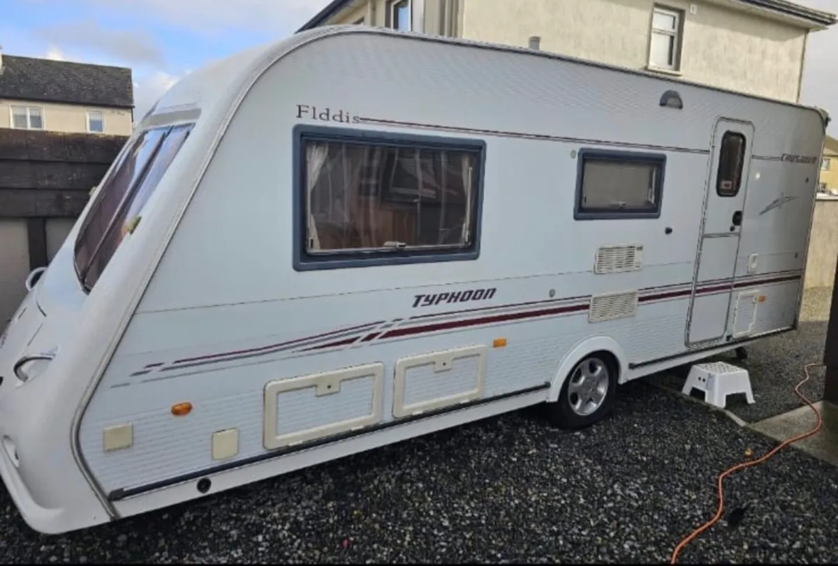 2006 caravan - Image 1