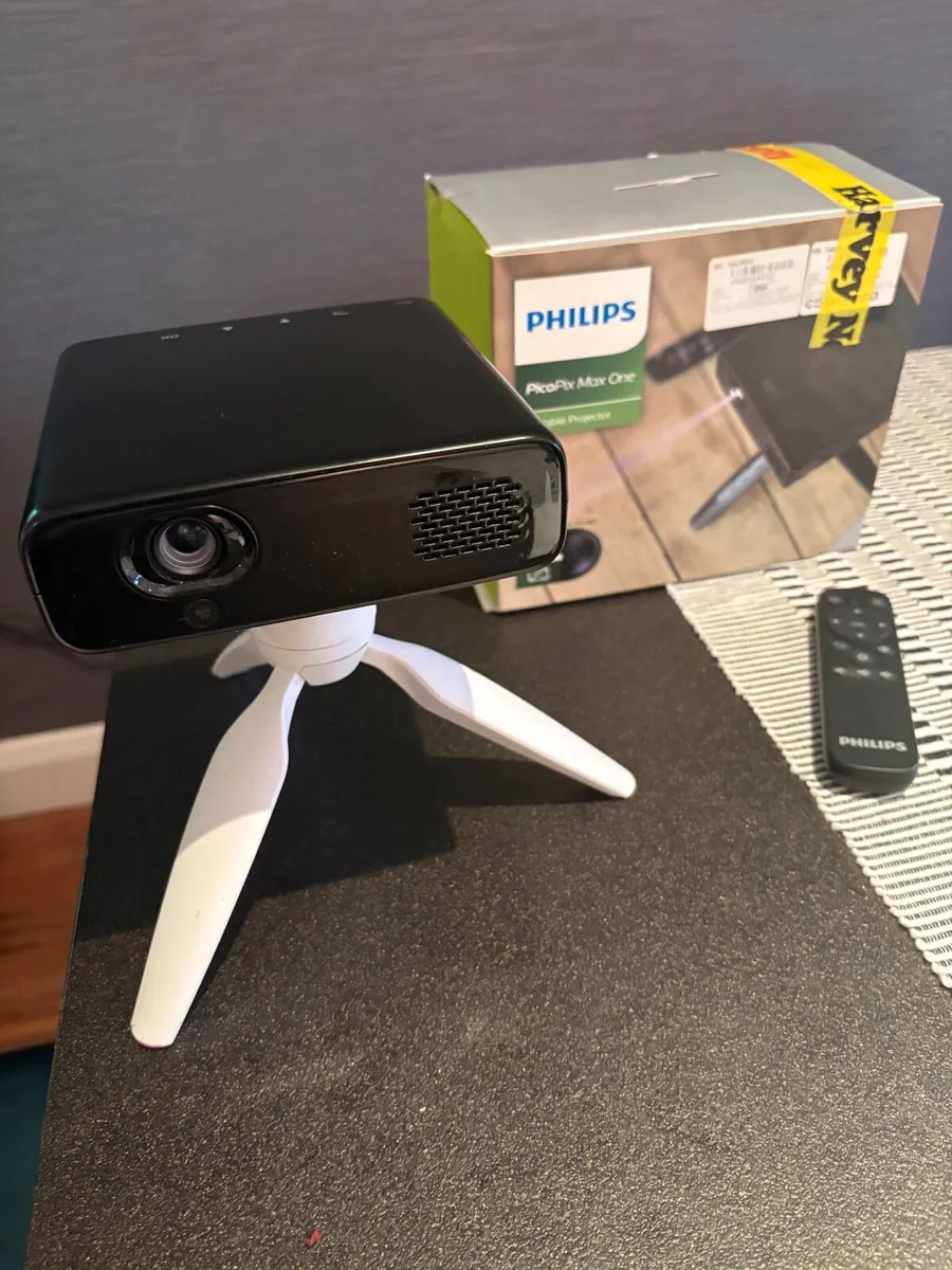 Philips PicoPix Max One DLP Mobile Projector - Image 2