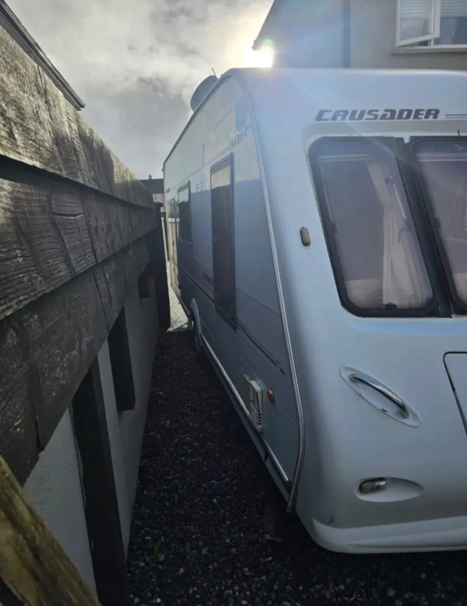 2006 caravan - Image 2