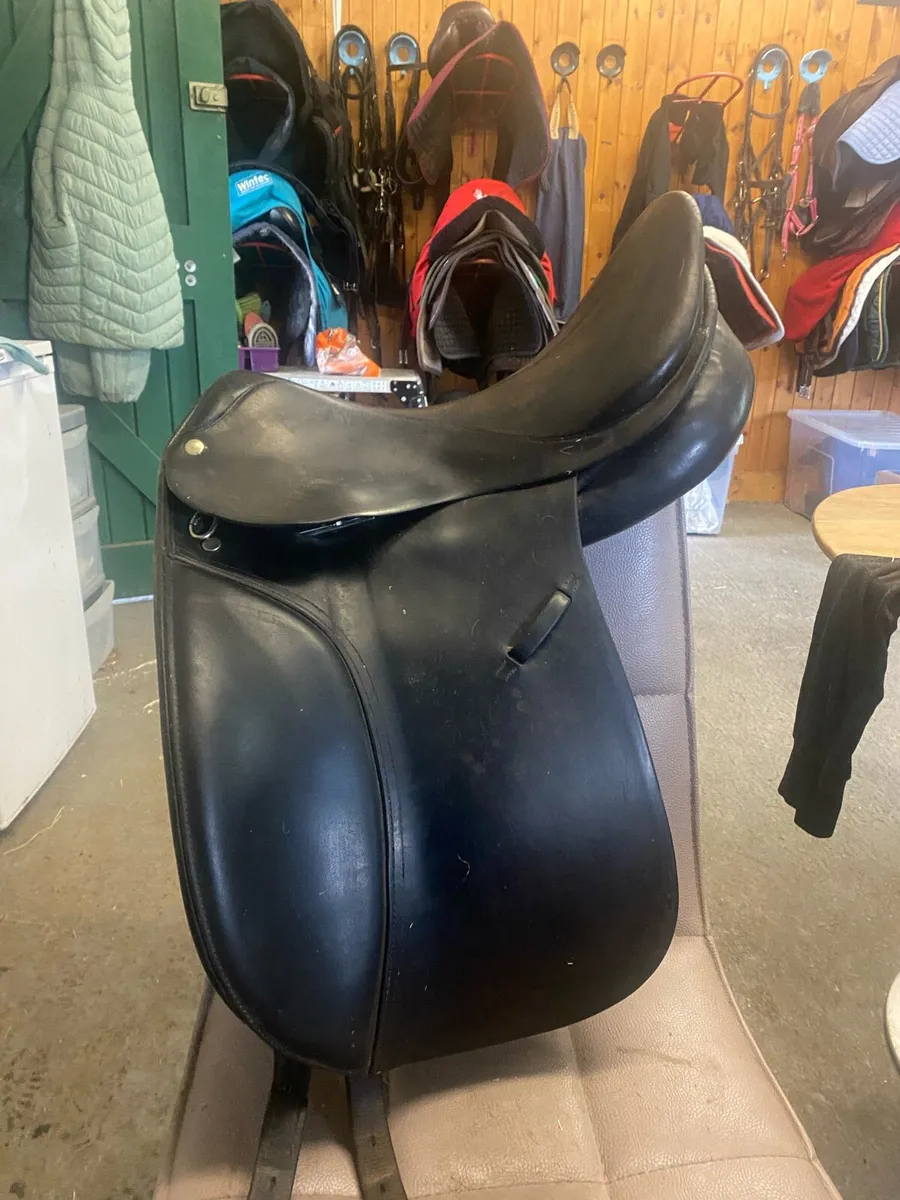 Dressage saddle 17.5 - Image 1