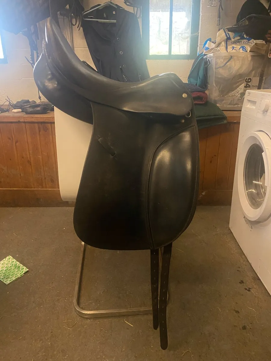 Dressage saddle 17.5 - Image 2