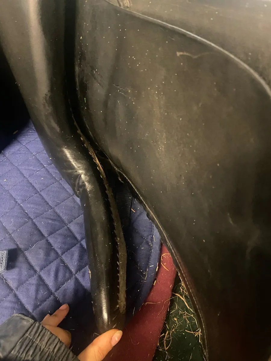 Dressage saddle 17.5 - Image 4