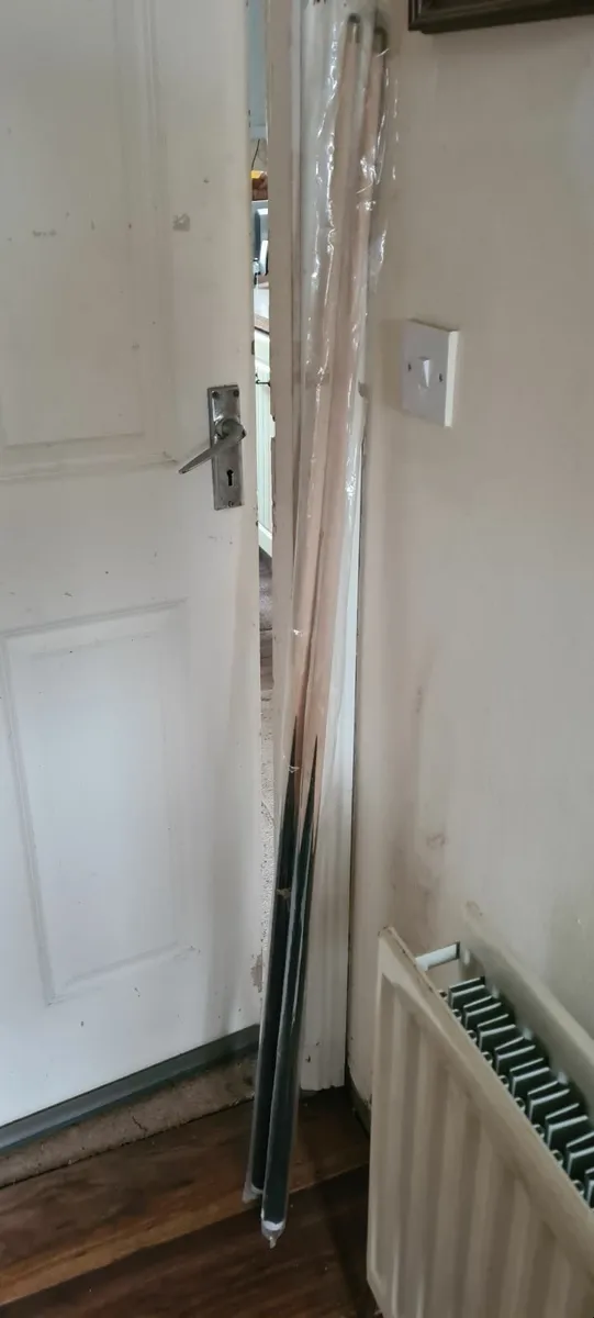 NEW Pool Cues 2 x 150cm long Pool Cues with tips