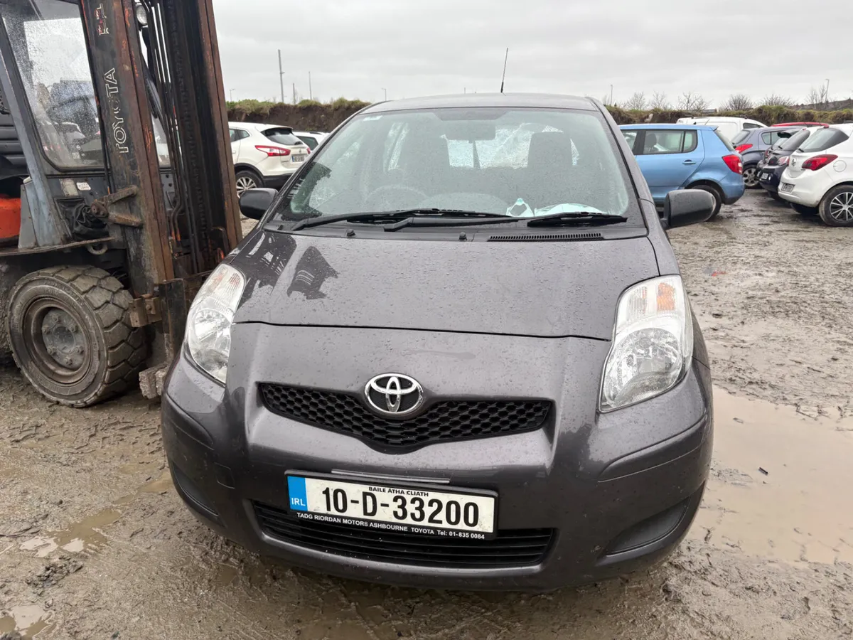 2010 Toyota Yaris Drive away - Image 2