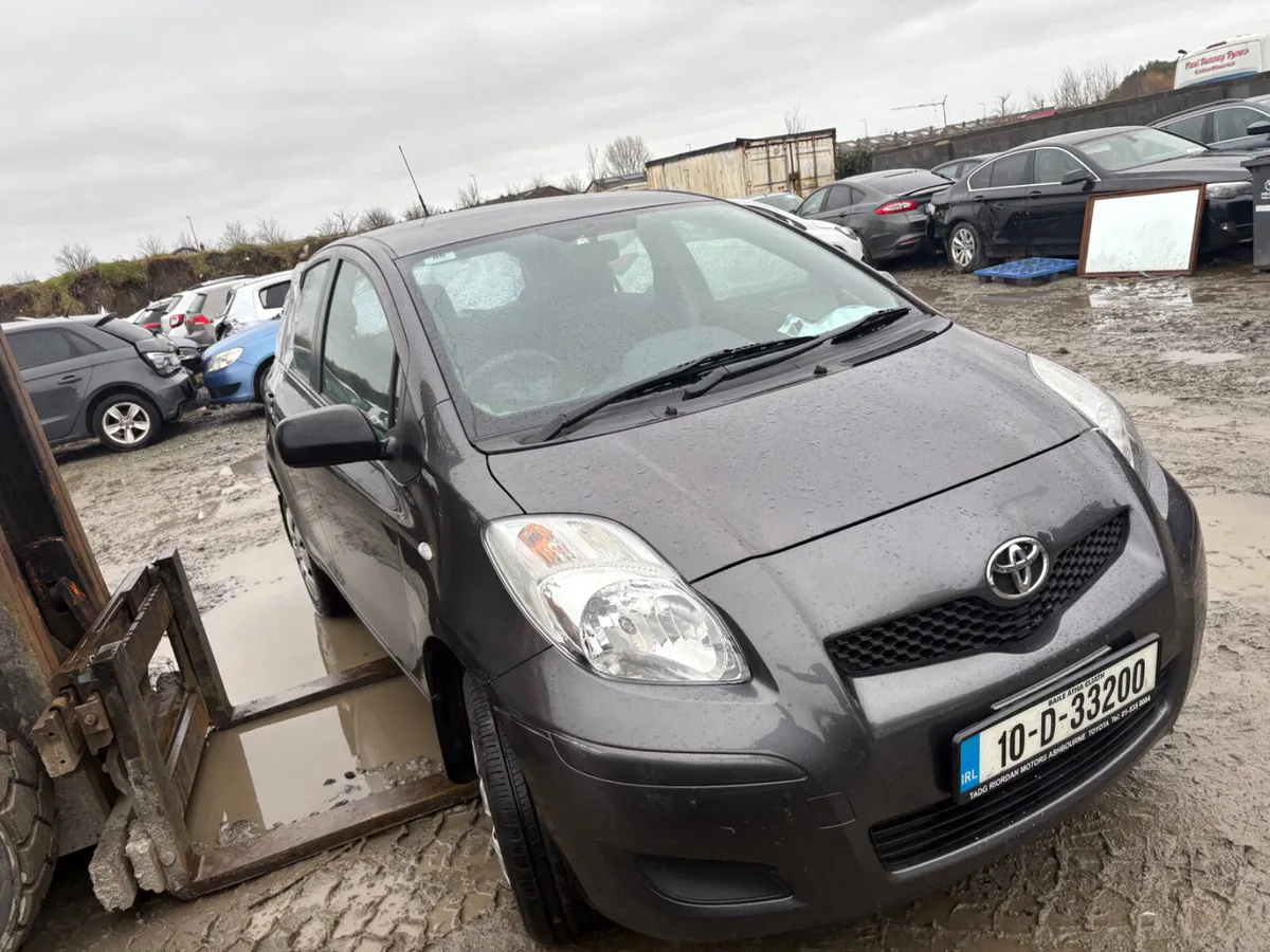 2010 Toyota Yaris Drive away - Image 3