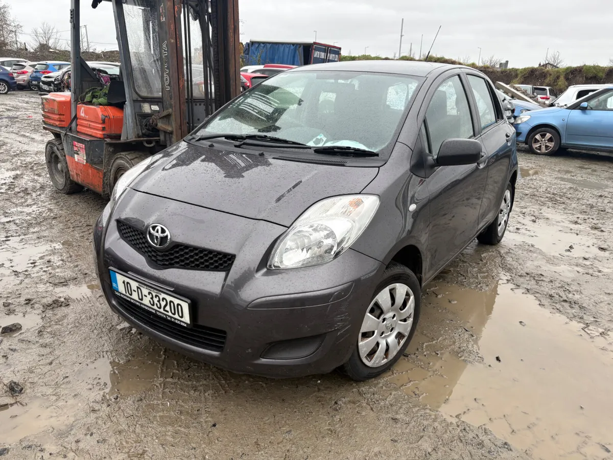 2010 Toyota Yaris Drive away - Image 1