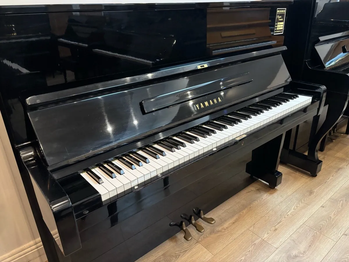 YAMAHA U1 PIANO