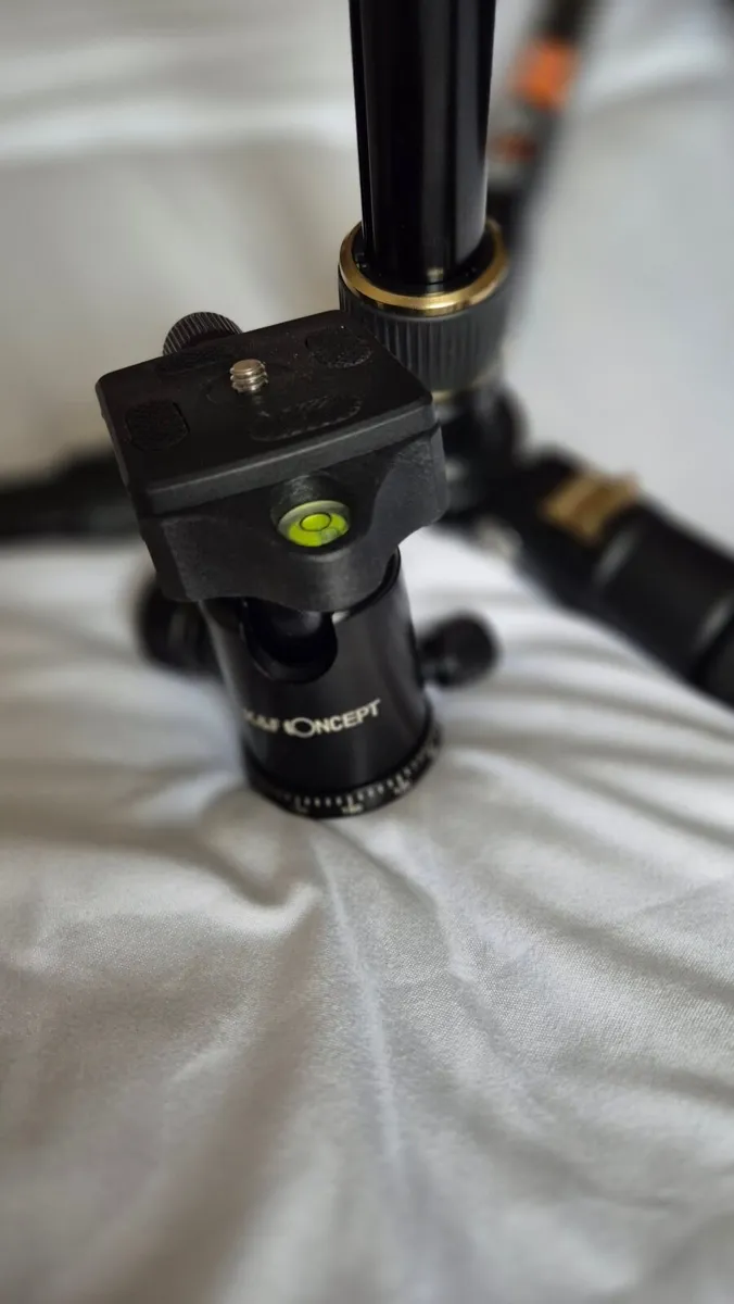 K & F Concept Tripods x2 with 2 Panoramic Heads - Image 2