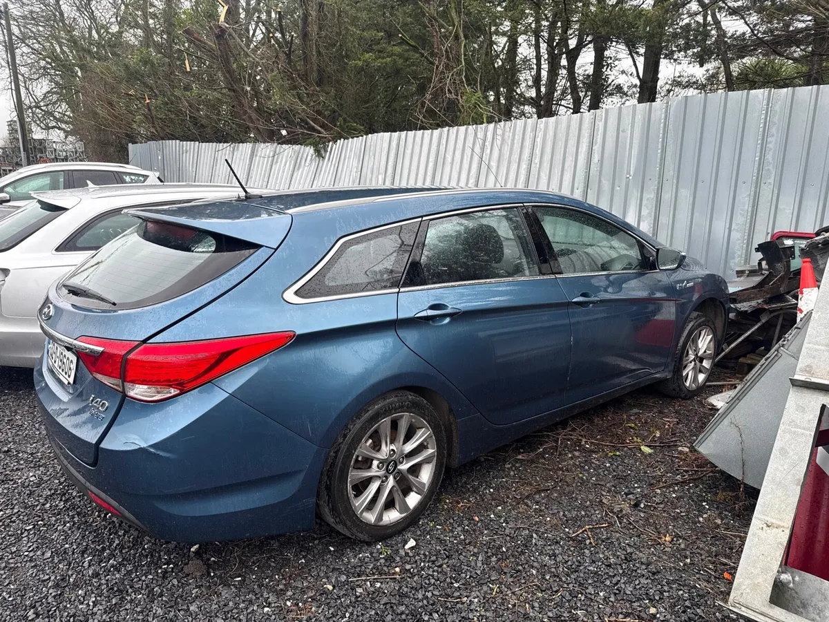 2013 Hyundai i40 1,7 diesel for parts - Image 2