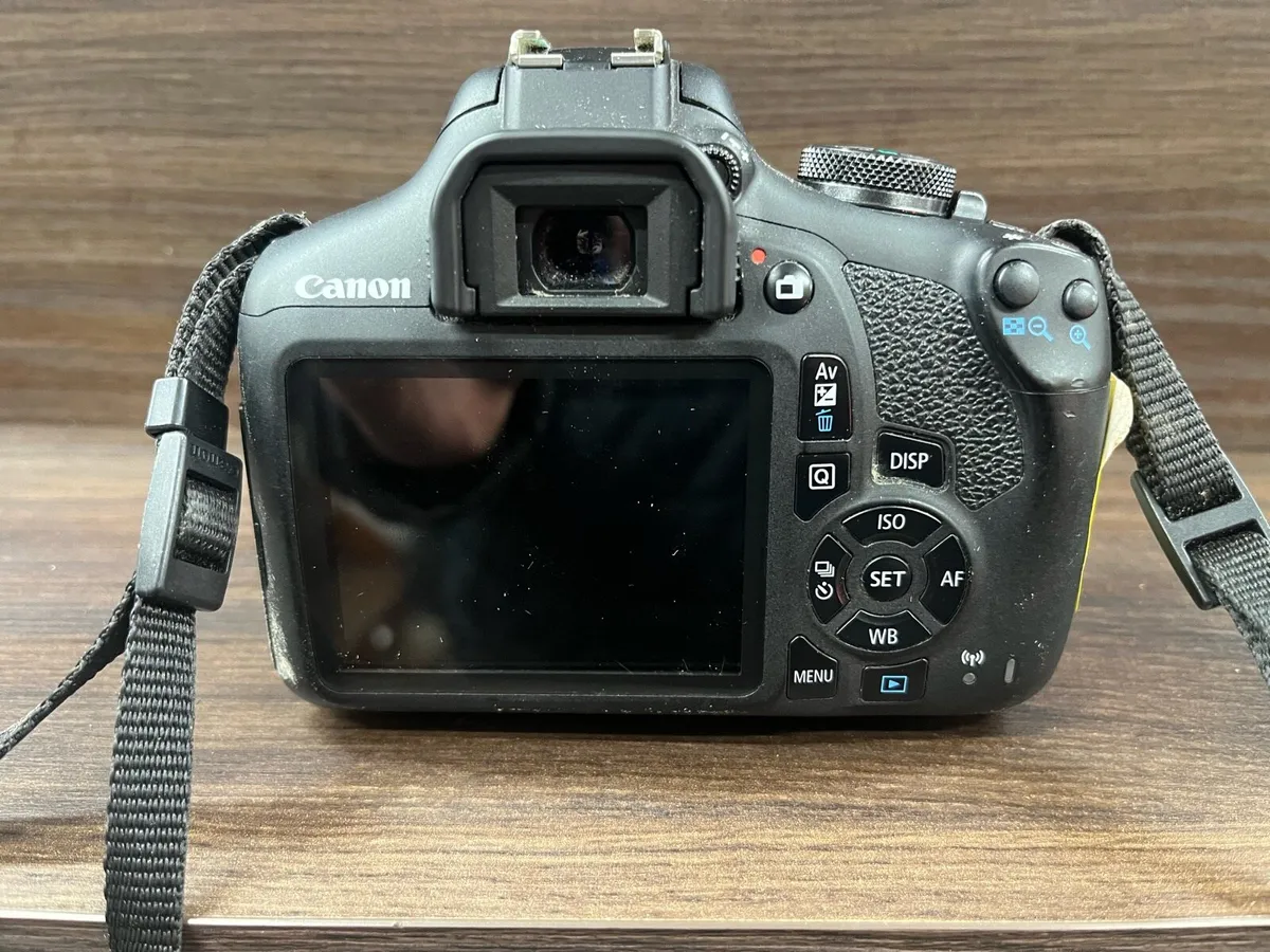 Canon EOS D2000 18-55mm - Image 2