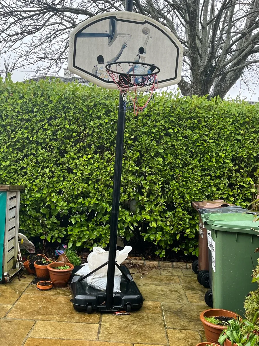 Basketball hoop - Image 1